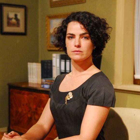 2010: saída oficial de Ana Paula Arósio da Globo se deu com a série 'Na Forma da Lei'