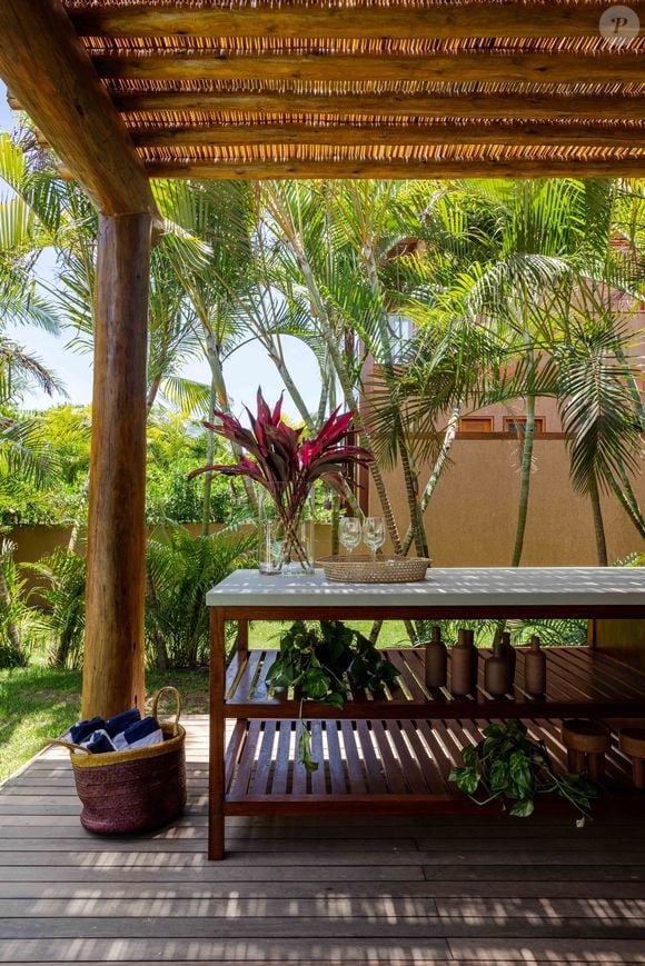 Casa de Heloísa Périssé: foto mostra deque do lado externo. 'Essa casa foi feita para se relacionar, conversar e se divertir. Queria que todos entrassem e pensassem: 'vamos rir e ser felizes'', declarou atriz