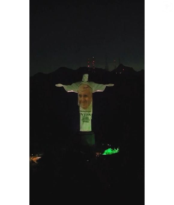Nas redes sociais, a projeção no Cristo Redentor gerou grande comoção. "Que gesto lindo!