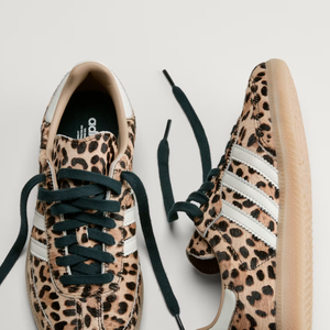 Modelo semelhante ao usado por Laura Neiva estava disponível no site da Adidas no Brasil por R$ 899,99 até o fechamento da matéria