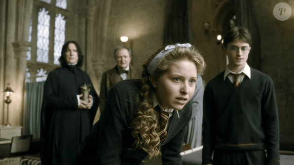 Lavender Brown está diferente! Jessie Cave aposta no fetiche capilar em sua nova empreitada no OnlyFans.