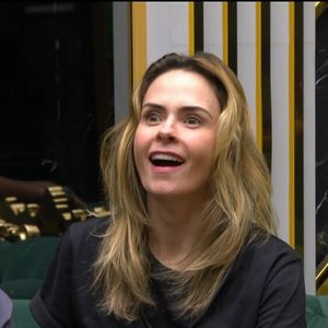 Reação de Ana Paula Renault viraliza: aliada de Samira oferece metade do seu prêmio e abraça a sister
