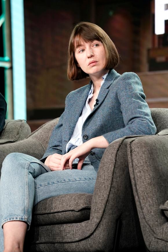 Tilda Swinton, Susan Sarandon, Jessie Buckley, Zadie Smith e Kate Nash estão entre os nomes que se juntaram à mobilização em defesa de Sally Rooney. Segundo a Rolling Stone Brasil, a carta aberta também conta com as assinaturas de Paul Mescal, Daisy Edgar-Jones, Jonathan Glazer e do grupo musical Kneecap, além de mais de 150 outras pessoas