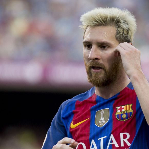 Cabelo loiro de Lionel Messi não durou muito tempo, mas deixou o jogador super diferente