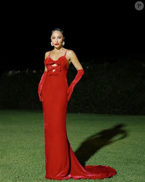 Sabrina Sato - deslumbrante como sempre! - em um vestido vermelho longo para o natal