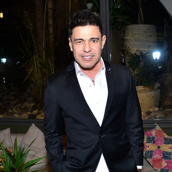 Zezé Di Camargo: segundo o colunista Flavio Ricco, do Portal Leo Dias, fontes internas no SBT dizem que a família Abravanel estuda processar o cantor pelas declarações