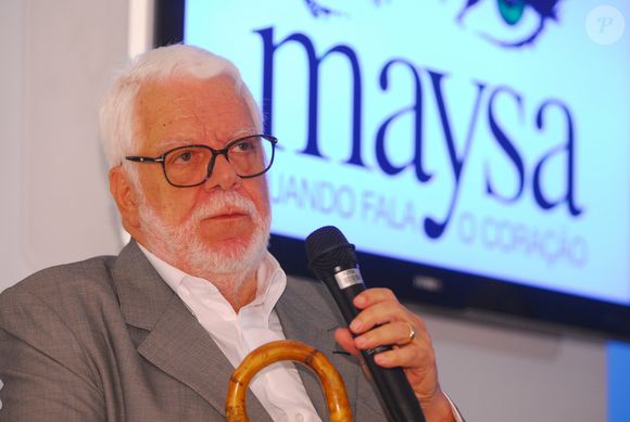 Informação foi desmentida pela TV Globo, pelo roteirista Marcelo Saback e até mesmo pela família de Manoel Carlos