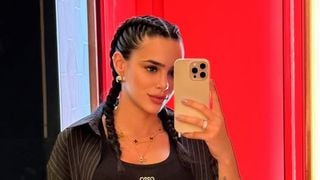 Que lindeza! Bruna Biancardi mostra rostinho de Mel 2 semanas após nascimento da filha com Neymar e web crava: 'Cópia do pai'