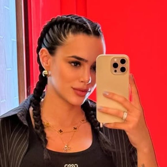 Bruna Biancardi mostra rostinho de Mel 2 semanas após nascimento da filha com Neymar e web crava: 'Cópia do pai'