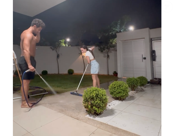 Mesmo sabendo que esses insetos são inofensivos, muitos de nós temos tanta fobia deles que não conseguimos nem chegar perto para tentar tirá-los de casa ilesos, e também não gostamos de esmagá-los.