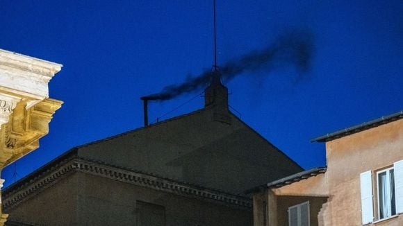 Como é feita a fumaça do Conclave? Poucos sabem, mas eleição do substituto de Papa Francisco envolve item usado para matar insetos no resultado