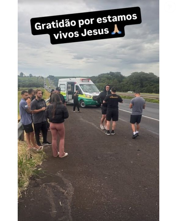 Acidente do cantor Latino: ônibus com 17 pessoas atravessou uma pista na Rodovia Washington Luís nas proximidades de Matão (SP)