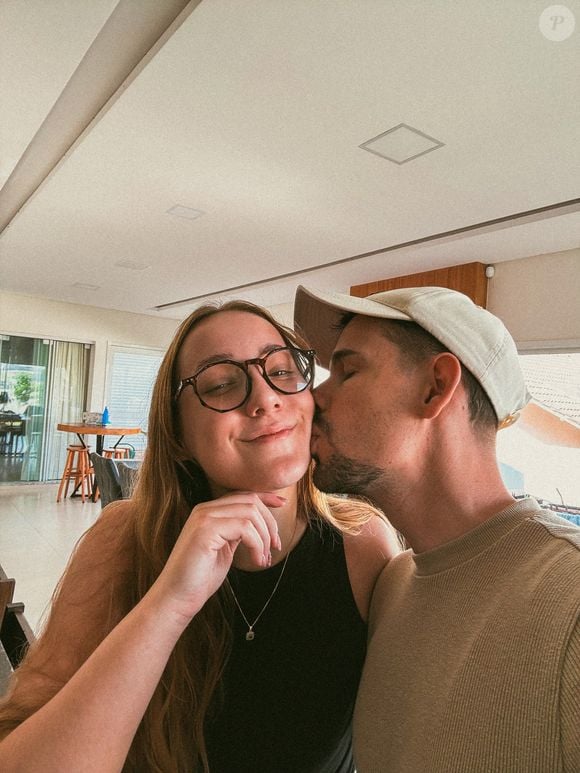 Lucas Borbas e Diulia Loregian ficaram noivos em junho de 2026, apenas cinco meses após a morte de Isabel Veloso
