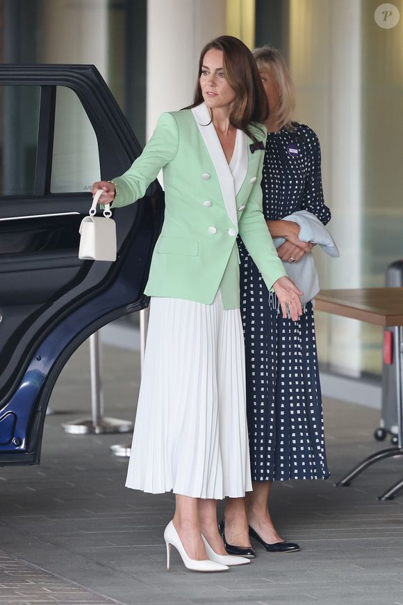 Kate Middleton chamou atenção por quebrar uma tradição e comemorar o Dia das Mães sem exibir a família