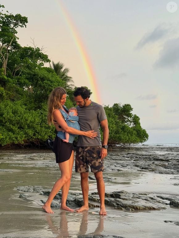 Gisele Bündchen é mãe de Benjamin, Vivian Lake e River, este fruto do relacionamento com o instrutor de jiu-jitsu Joaquim Valente