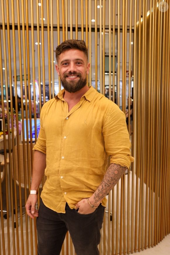 Rafael Cardoso na Justiça: vizinha reuniu fotos como forma de provar que ação do ator provoca infiltrações graves na estrutura de sua casa