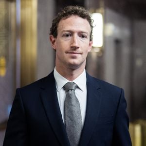 De acordo com a Meta, empresa de Mark Zuckerberg, a conta do 'Revelando Brasil' foi restaurada após uma revisão interna. "Após uma revisão interna, restauramos a conta mencionada pela reportagem. Pedimos desculpas pela inconveniência", afirmou a empresa ao Terra