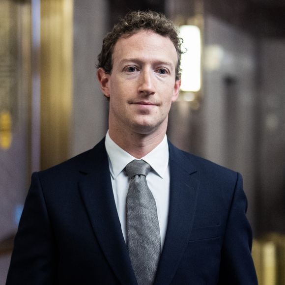 De acordo com a Meta, empresa de Mark Zuckerberg, a conta do 'Revelando Brasil' foi restaurada após uma revisão interna. "Após uma revisão interna, restauramos a conta mencionada pela reportagem. Pedimos desculpas pela inconveniência", afirmou a empresa ao Terra