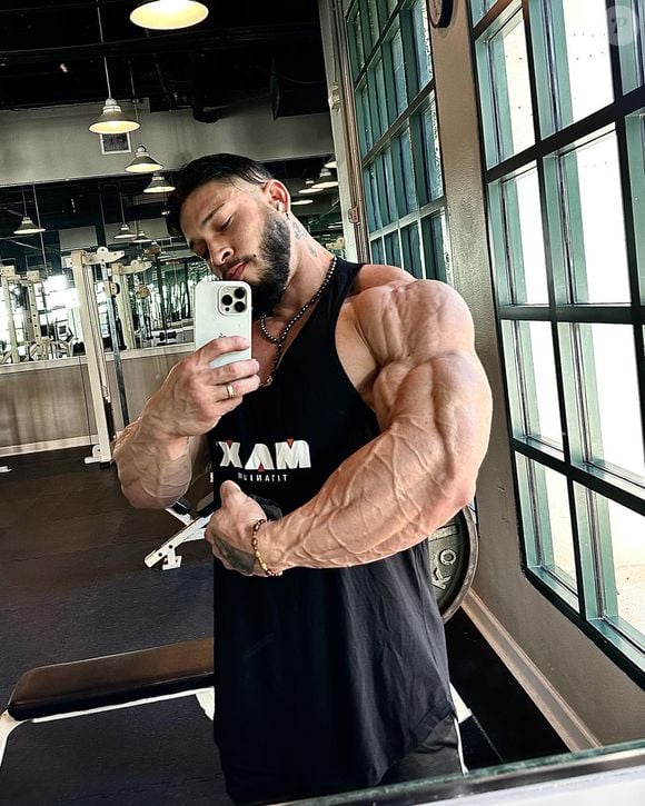 Dedicação de Ramon Dino o levou ao estrelato mundial no Mr. Olympia, maior campeonato do mundo