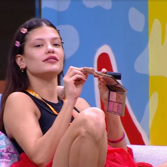 Vitória Strada se mostrou chocada com a revelação de Vinicius sobre Renata