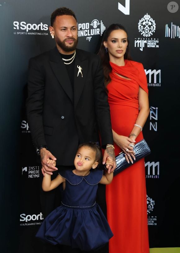 A família de Neymar marca presença na sexta edição do leilão beneficente do Instituto Projeto Neymar Jr., um dos principais eventos solidários promovidos pelo atleta