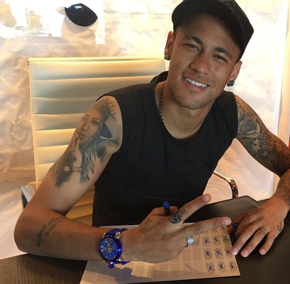 O que virou marca registrada de Neymar foram seus relógios de luxo