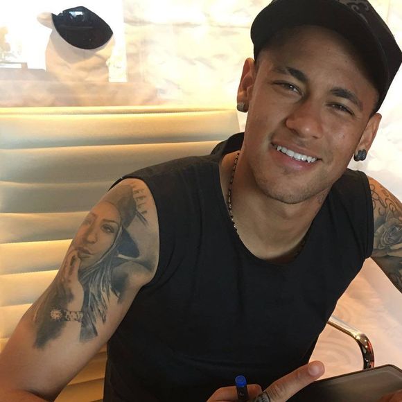 O que virou marca registrada de Neymar foram seus relógios de luxo