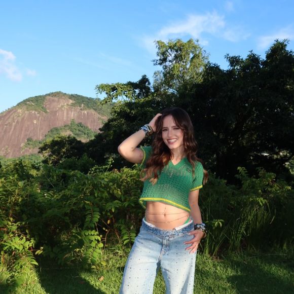 Larissa Manoela afirmou que não tem barriga negativa