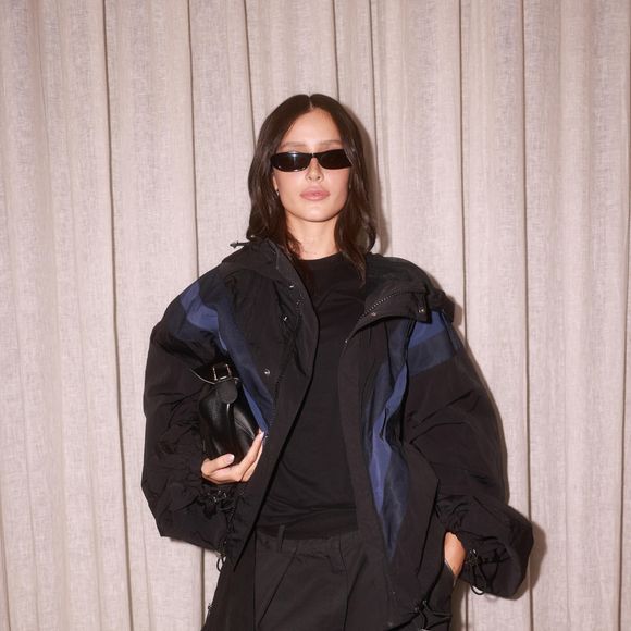 Em outro look, Livia Marques elege jaqueta bomber de R$ 17.860,80 em festa da NK Store com a grife The Attico em São Paulo