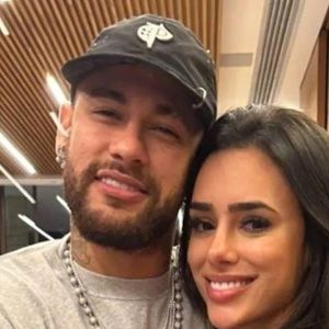 Bruna Biancardi e Neymar mostram primeiras fotos de Mel, segunda filha do casal, e encantam a web com beleza da bebê. Veja!