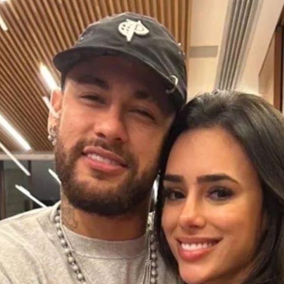 Bruna Biancardi e Neymar mostram primeiras fotos de Mel, segunda filha do casal, e encantam a web com beleza da bebê. Veja!