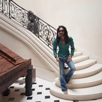 1.500 m², boate particular e piano de madeiras exóticas: a luxuosa mansão de Lenny Kravitz no coração de Paris