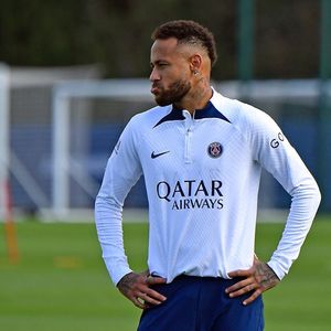 Neymar coleciona passagens por times da Europa, como Barcelona e Paris Saint-Germain, no currículo