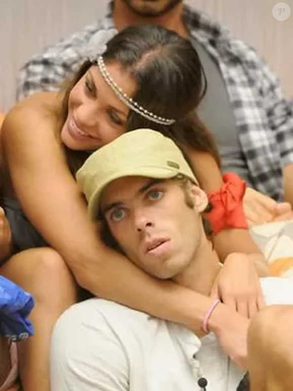 O BBB 11 seguiu o roteiro: Maria e Mau Mau ficaram juntos logo no início, mas a eliminação dele no segundo Paredão encerrou a relação. Maria seguiu no jogo, se envolveu com Wesley (depois o Mau Mau ainda retornou!) e acabou campeã da edição