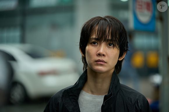 Acreditando que o culpado é o mesmo homem que perturbou o pastor, a detetive trilha o mesmo caminho de justiça e vingança