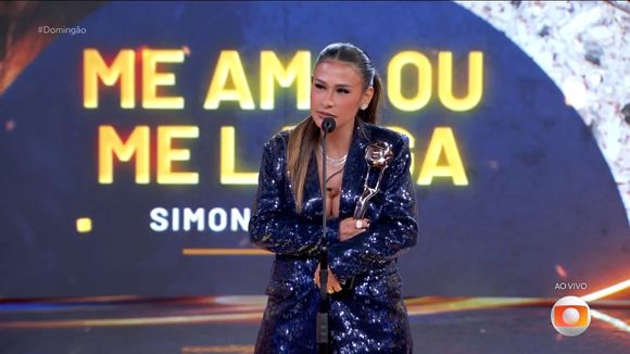 Simone Mendes se mostrou emocionada e até contida em seu discurso