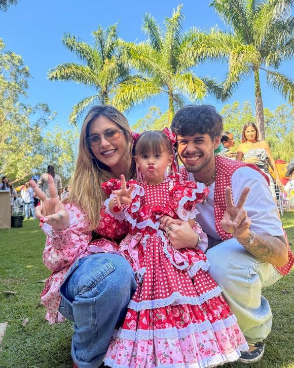 Nesta foto, Zé Felipe apareceu com o cabelo bem volumoso, algo que ainda não tinha sido visto