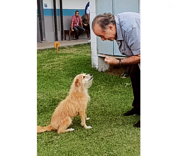 Chopp, o Zeca da novela 'Quem ama cuida', ouvindo os conselhos de Tony Ramos