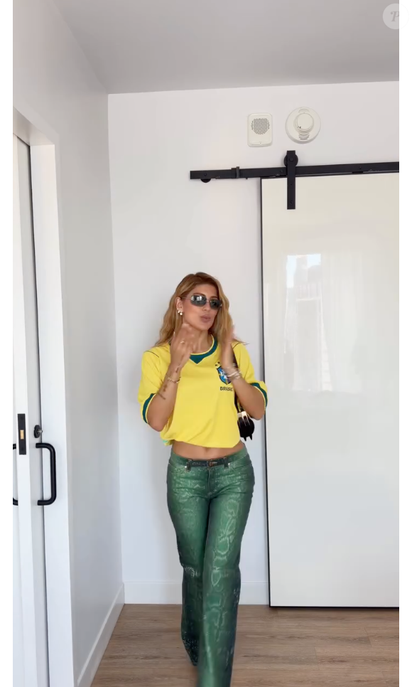 Essa foi quase a mesma proposta de Gabrielle Figueiredo, esposa de Gabriel Magalhães, que usou uma camiseta como cropped e colocou uma calça flare verde