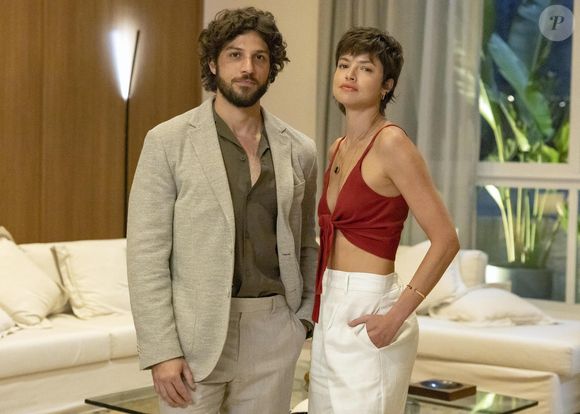 Luma (Agatha Moreira) fica com Mavi (Chay Suede) no final de "Mania de Você"? Cena final da novela tem casal feliz com filha nos braços