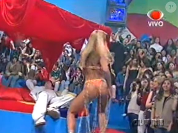 Joana Prado passou a interpretar a Feiticeira no 'H' em janeiro de 1999; antes, modelo era assistente de palco de Luciano Huck