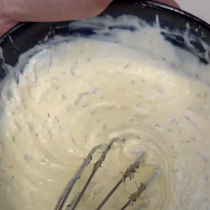 Para fazer a receita, basta misturar todos os ingredientes em uma tigela