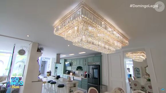 Luxuoso lustre decora mansão do sertanejo Marcos