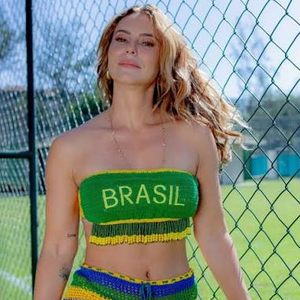 Segundo a Vogue UK, a jornalista de moda Naomi Pike, ex-Miss Vogue, garante que um desodorante antitranspirante invisível é seu principal aliado para evitar assaduras entre as coxas nos dias de calor