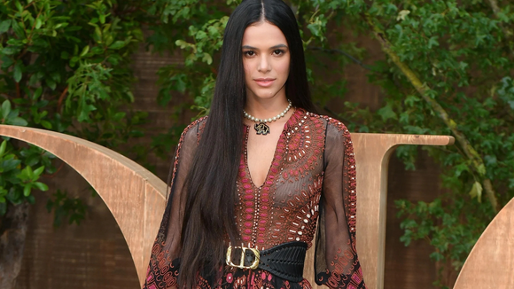 Os novos Converse em cor caramelo são os tênis favoritos de 2026, perfeitos para usar com vestidos, calças ou jorts