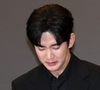 Segundo um site coreano, Kim Soo-hyun namorou secretamente uma atriz e cantora de K-pop entre 2016 e 2019