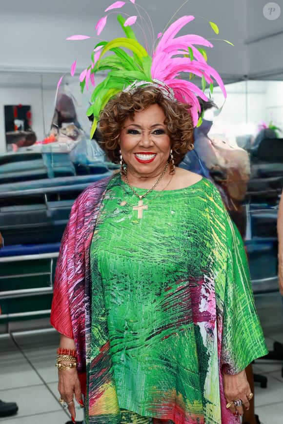 Alcione: ‘Hoje, quando sair daqui, vou fazer uma macumbinha pra Trump. Essa terra tem uma coisa que ele não tem lá: macumba!’