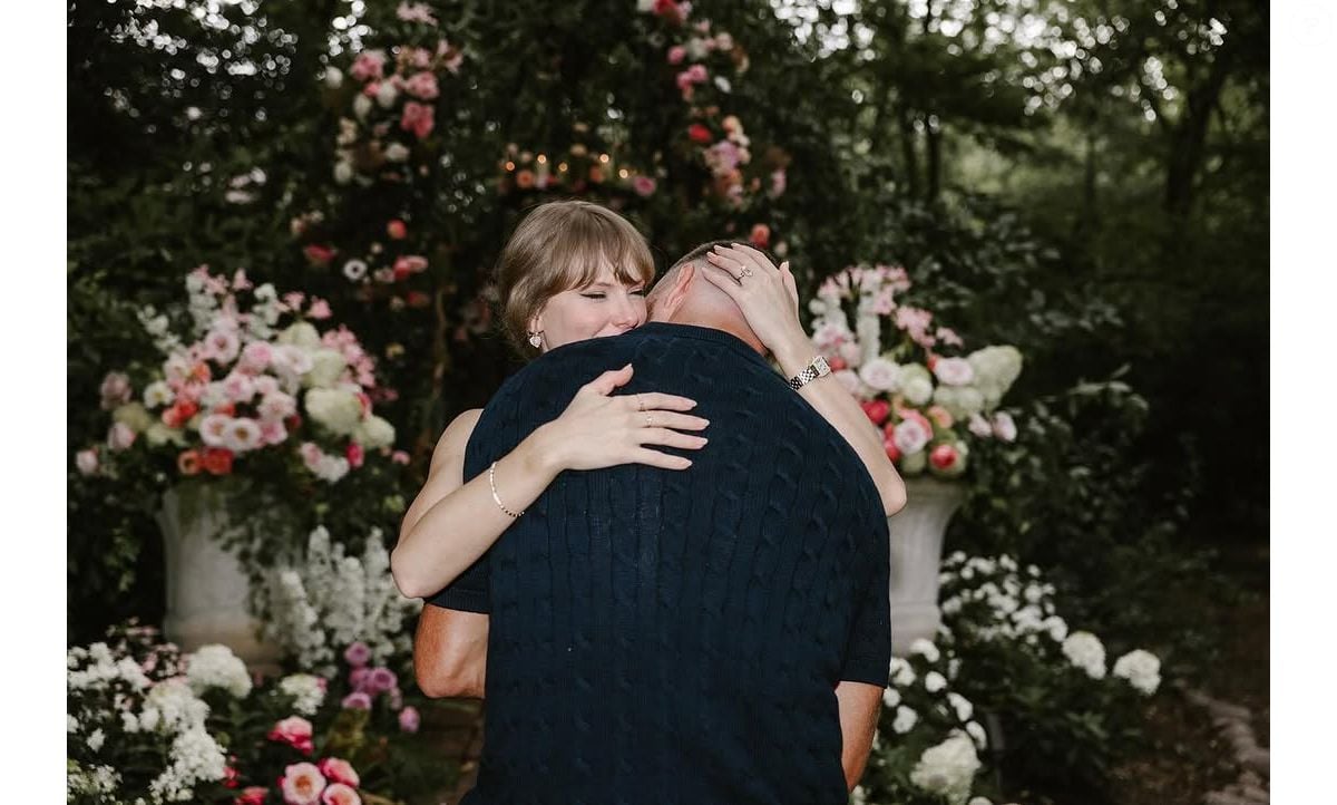Foto taylor swift ganhou de travis kelce um anel de noivado desenhado