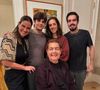 Faustão em foto de 2024 com a mulher, Luciana Cardoso, e os filhos, Lara, João Guilherme e Rodrigo