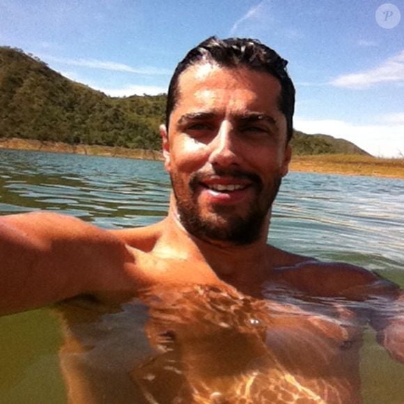 Alberto Cowboy começou a deixar o visual diferente com uma barba curta